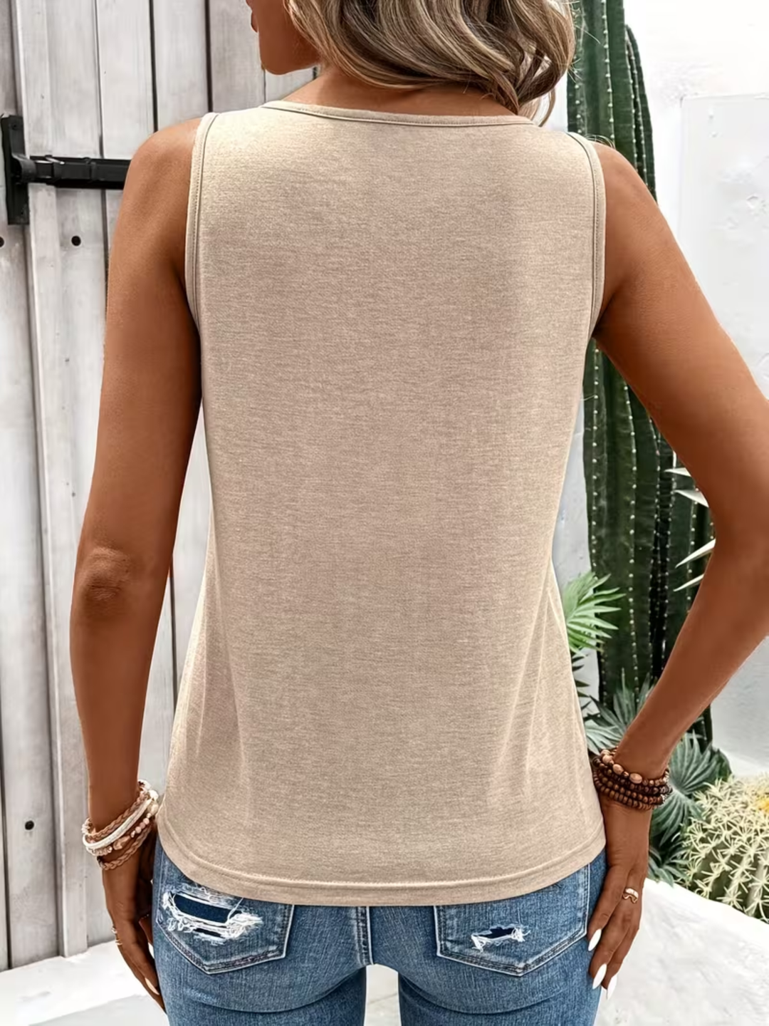 Women's summer sleeveless top casual everyday outfit