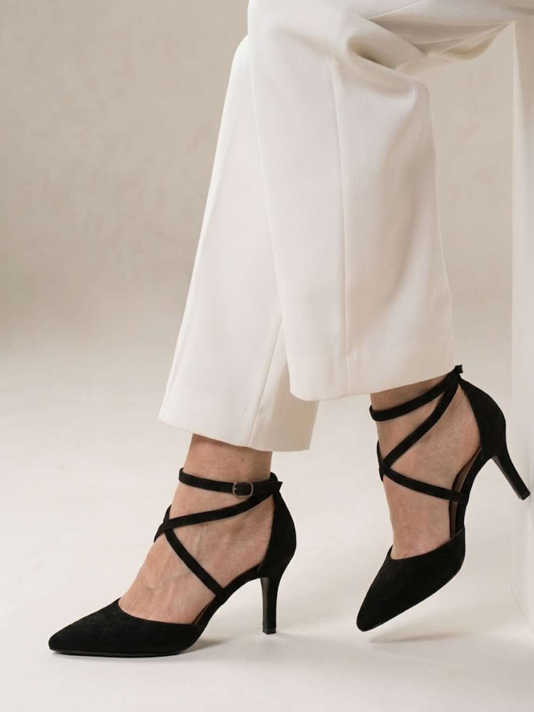 Women’s Black Low-Heel Sandals Comfortable Adjustable Strap