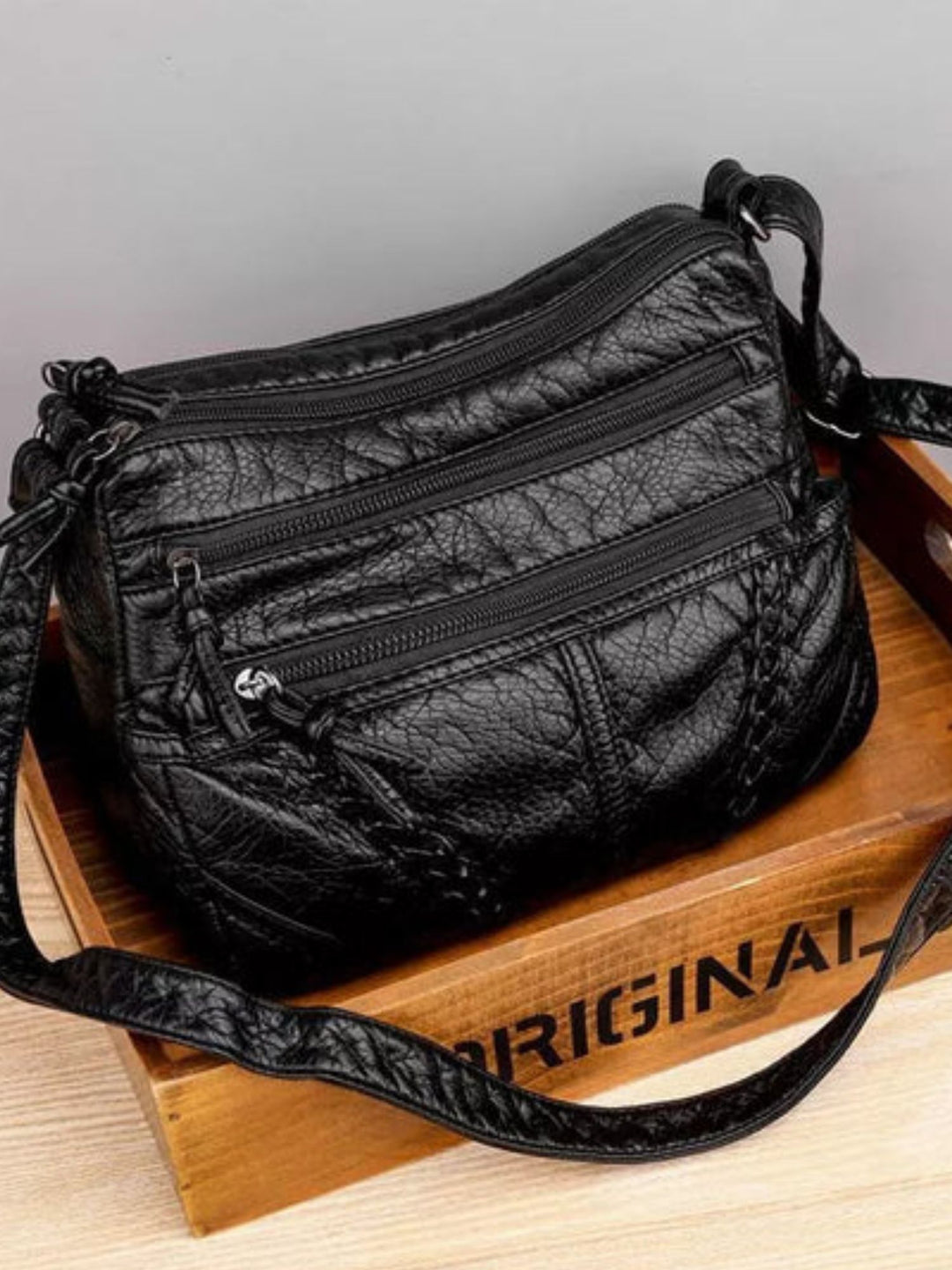 Women’s Shoulder Bag Classic Leather Style for Daily Outfits